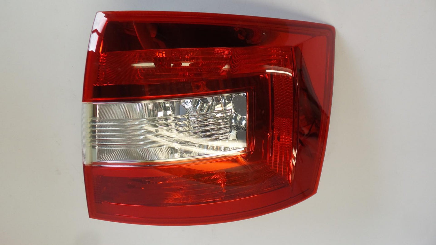 Original SKODA Rapid '13- Schlussleuchte ohne Lampenträger rechts 5JJ945112