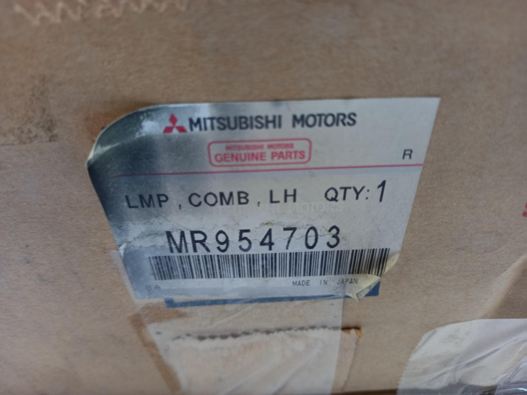Original OE MITSUBISHI Heckleuchte MR954703