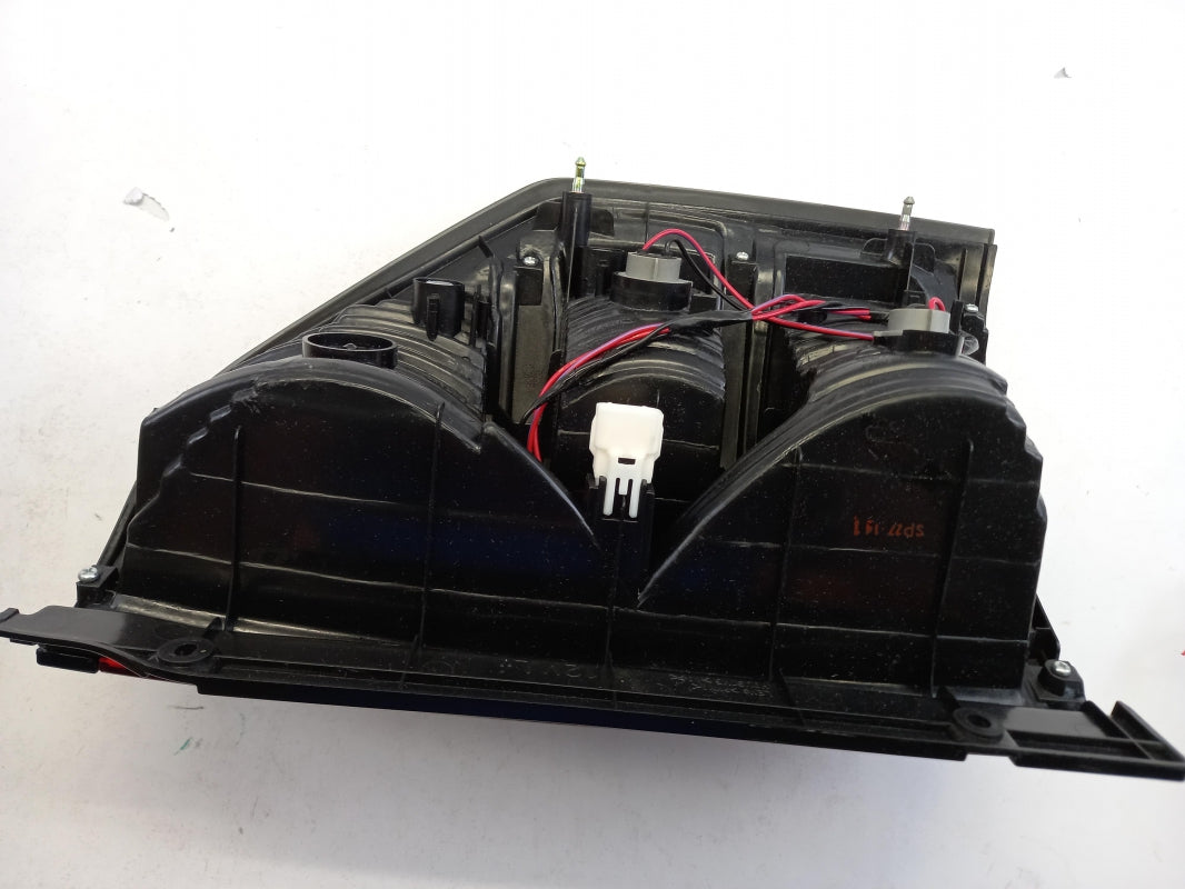 Original OE MITSUBISHI Heckleuchte MR954703