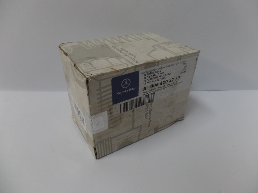 Original MERCEDES-BENZ C215 W211 W220 Bremsbeläge vorne A0064203220
