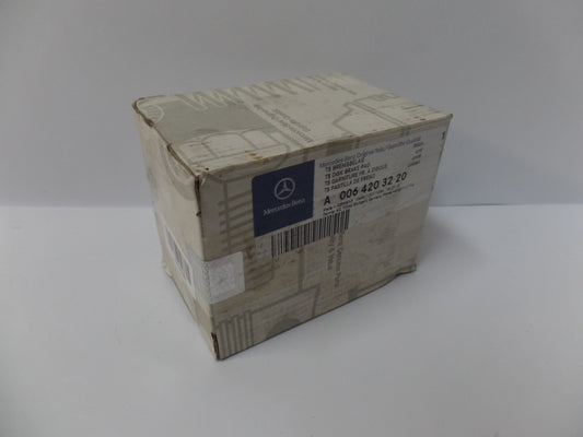 Original MERCEDES-BENZ C215 W211 W220 Bremsbeläge vorne A0064203220