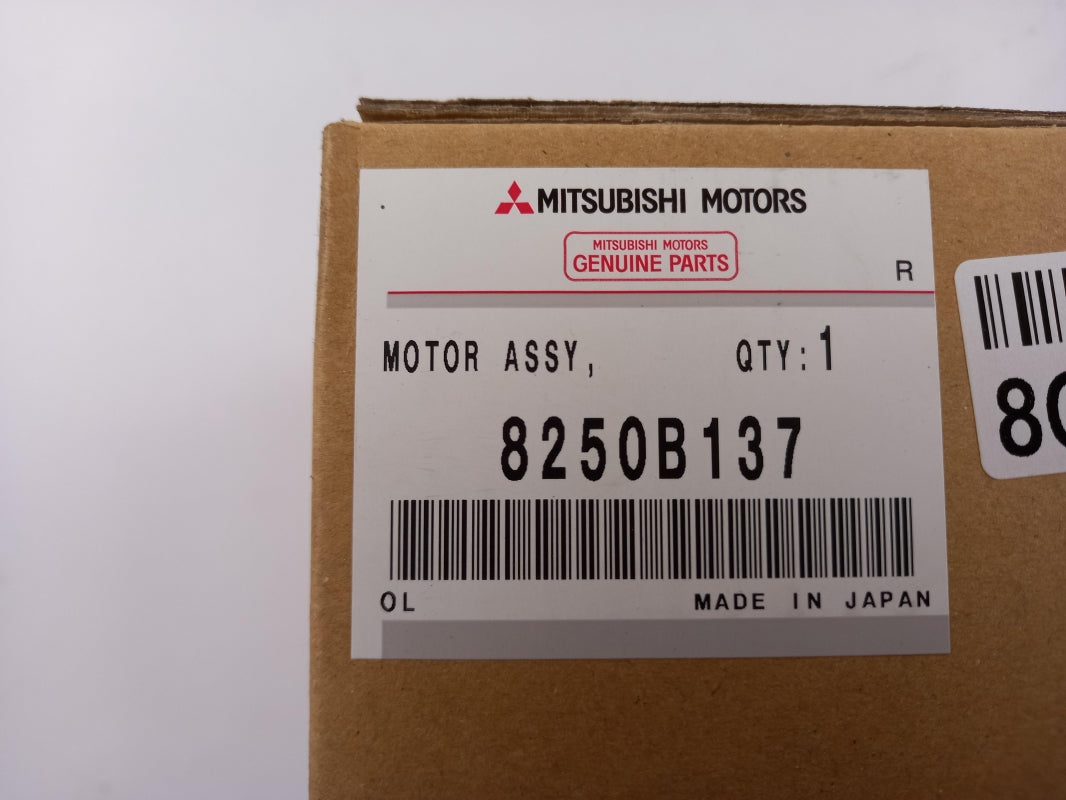 Original MITSUBISHI Outlander III (2012-2023) Wischermotor Vorne 8250B137