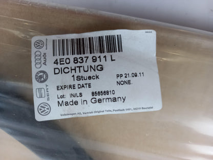 Original OE Volkswagen Türdichtung 4E0837911L