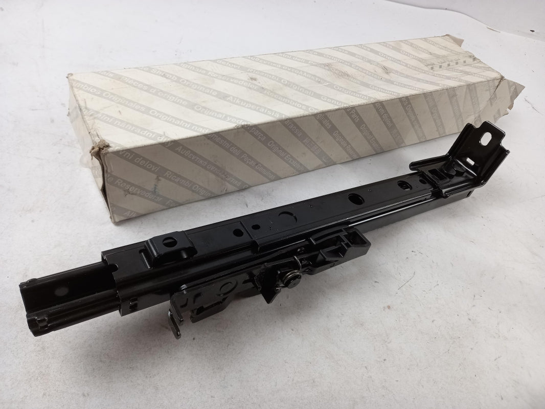 Original FIAT Punto 99-10 3-Türer Sitzführung vorne links 46775126