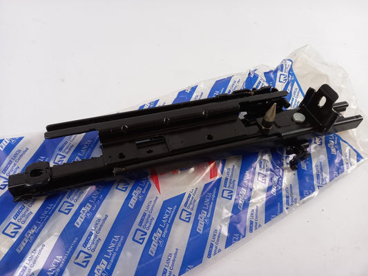 Original FIAT Bravo 95-01 Sitzführung rechts vorne links 46989188