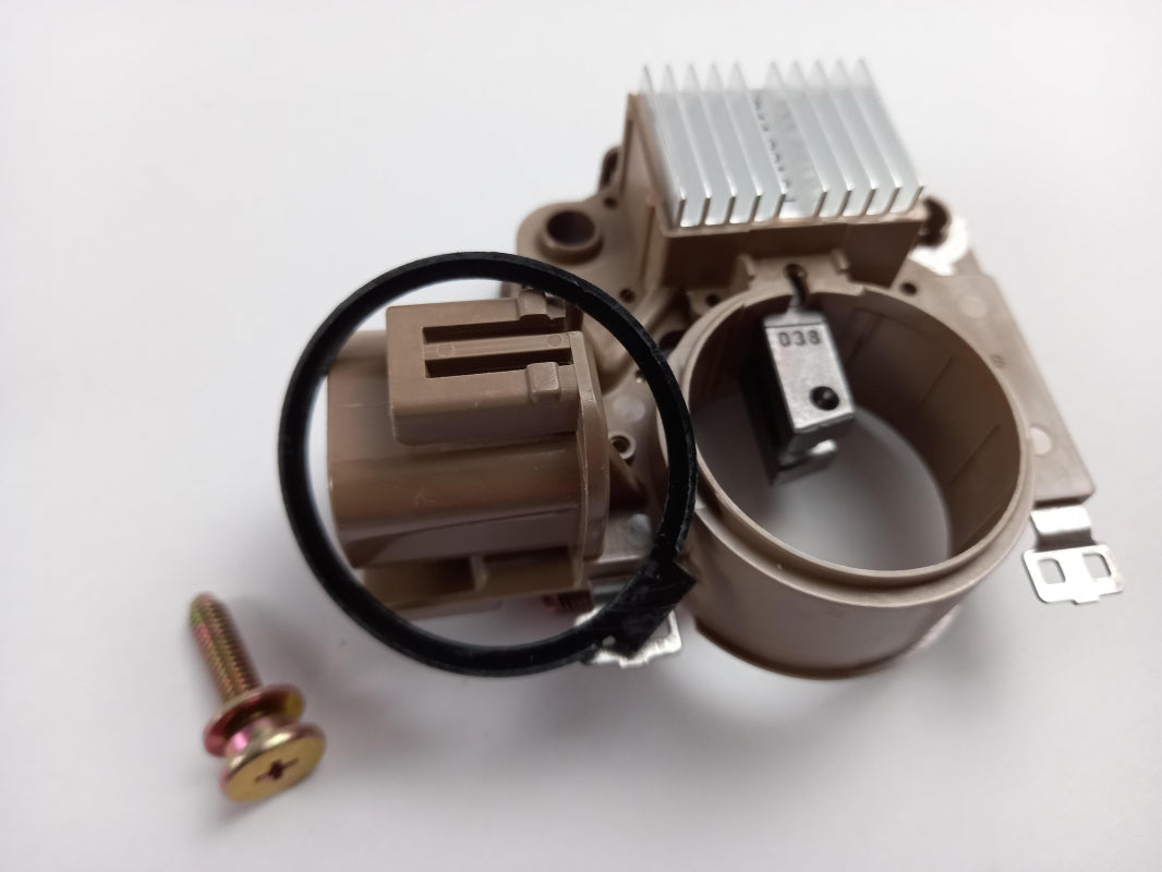 Original MITSUBISHI Galant Lancer Libero Pajero '95-'96 Generatorregler MD619167