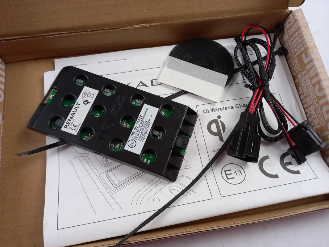 Original OE RENAULT phone charger 8201711725 