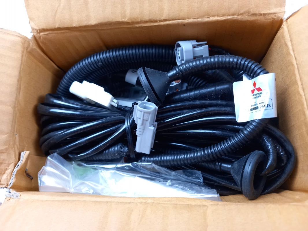 Original OE MITSUBISHI Äußeres Licht MZ313727