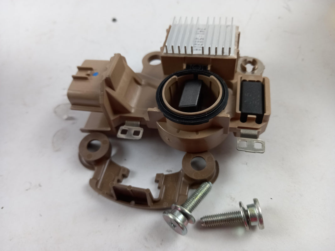 Original OE MITSUBISHI Generatorregler MD619268