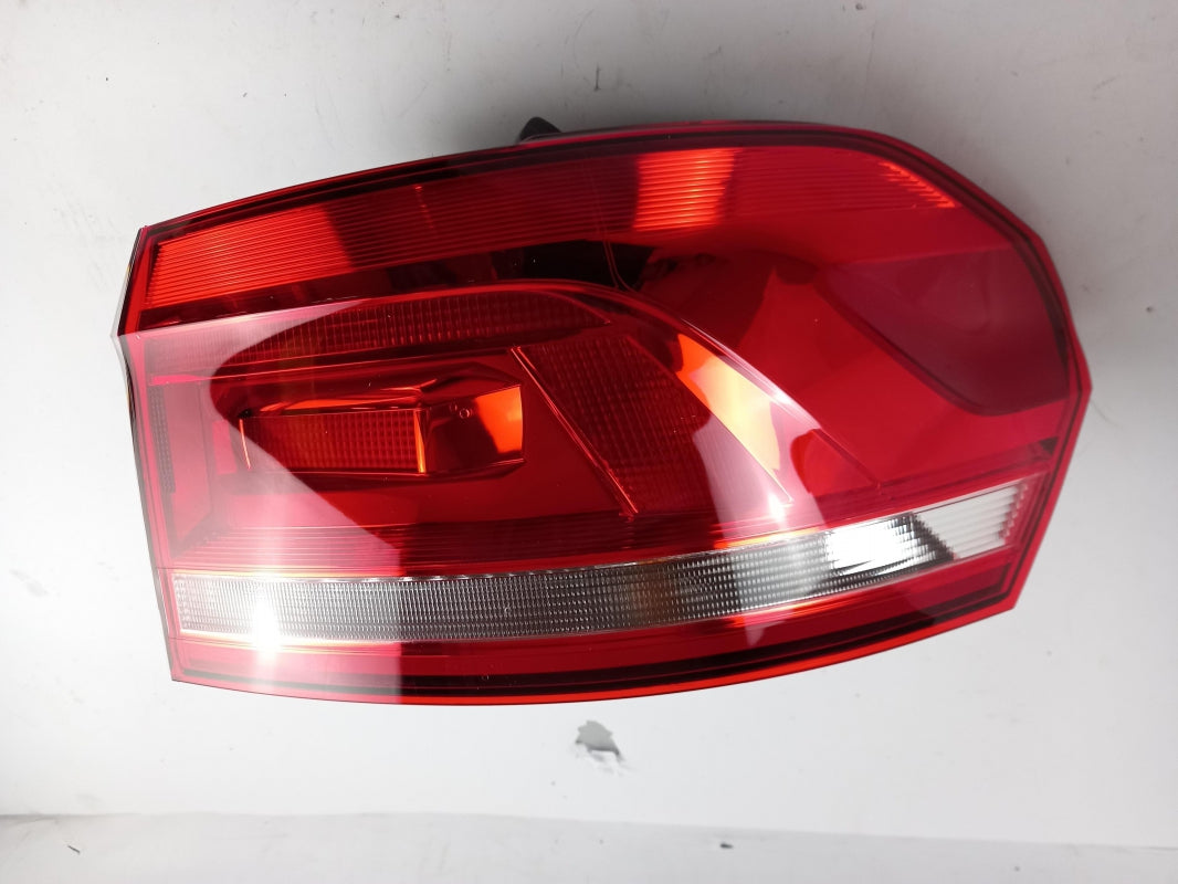 Original OE Volkswagen Heckleuchte 5TA945096D