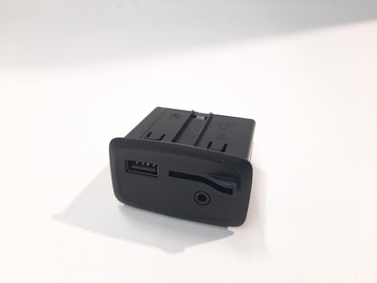 Original OE RENAULT USB/AUX Buchse 280236951R