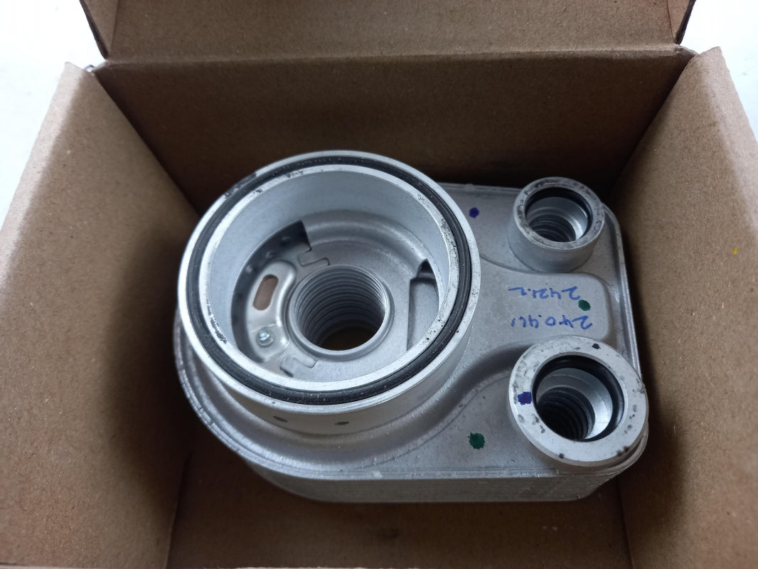 Original OE RENAULT Motorölkühler 8200923115