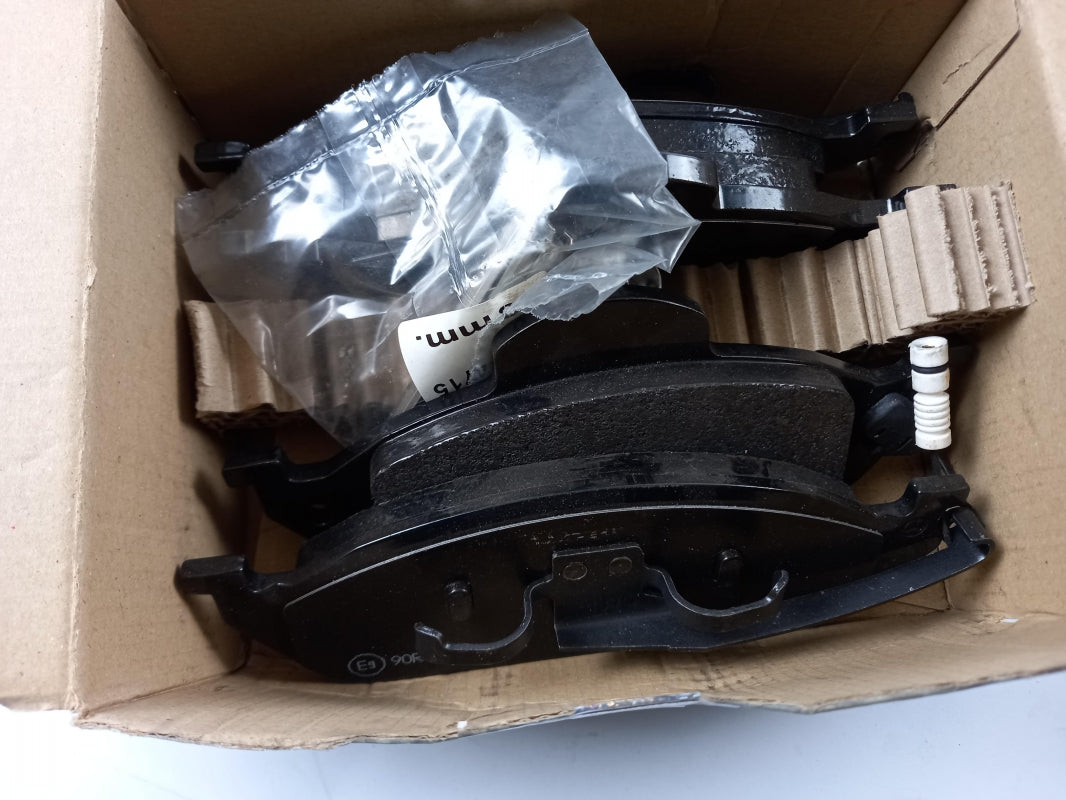 Original MERCEDES-BENZ M-Klasse W163 Bremsbeläge Satz Vorne A163420122041