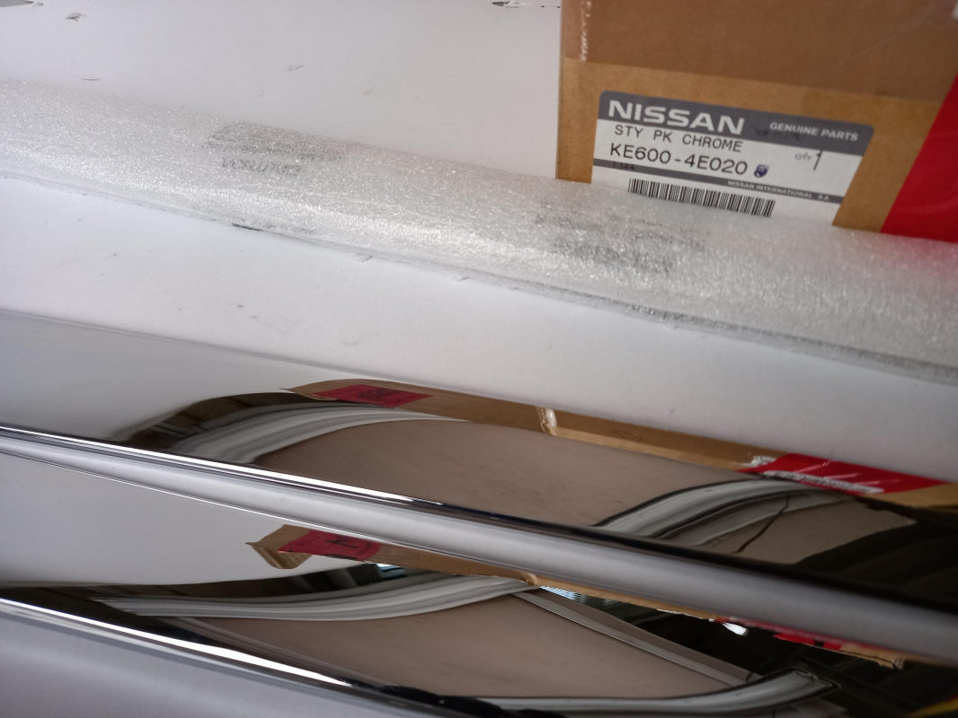 Original NISSAN Qashqai J11 Style Pack Tür Schweller / Spiegelkappen KE6004E020