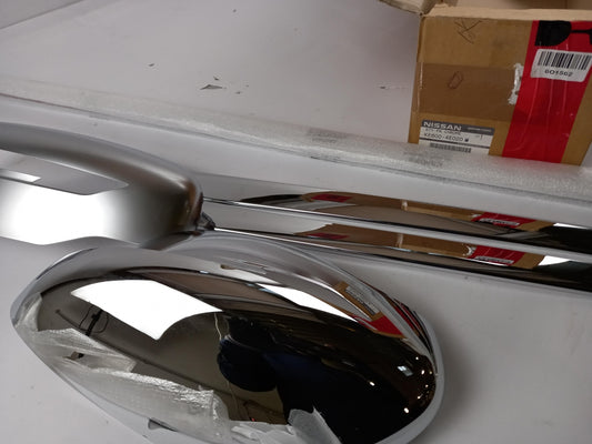 Original NISSAN Qashqai J11 Style Pack Tür Schweller / Spiegelkappen KE6004E020