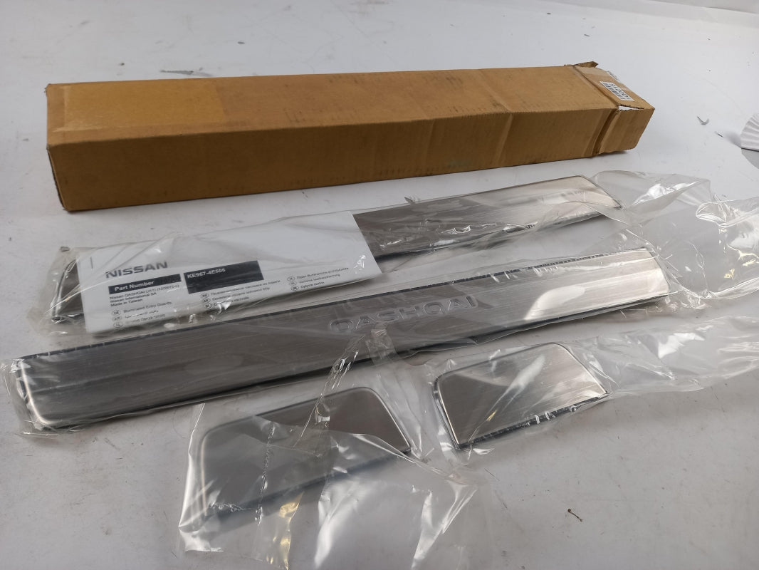 Original OE NISSAN Einstiegsleisten Satz KE9674E505