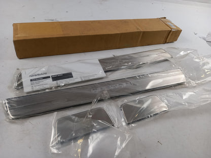 Original OE NISSAN Einstiegsleisten Satz KE9674E505