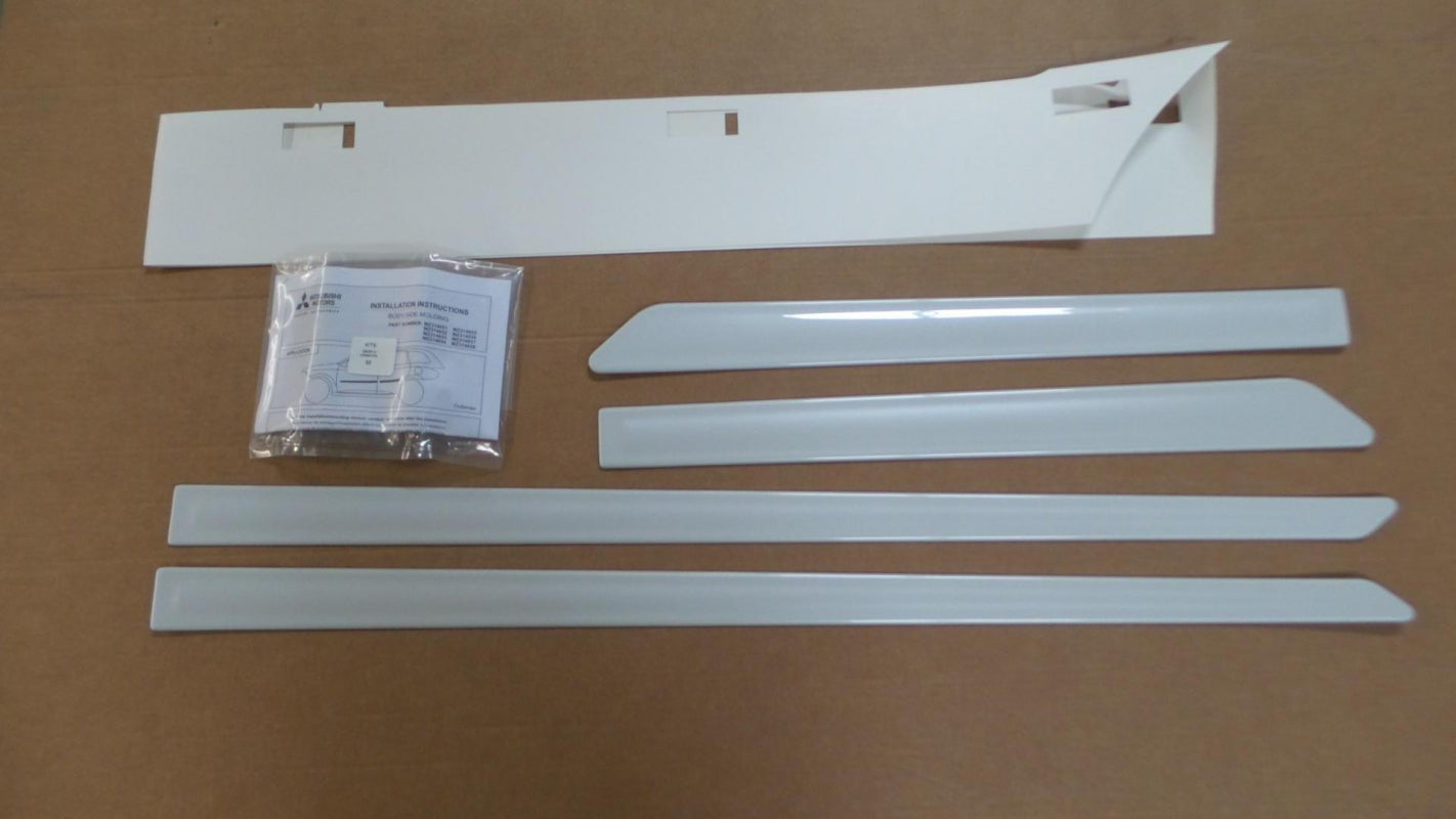 Original MITSUBISHI Outlander Türschutzleistensatz 4-stück briliantweiß MZ314656