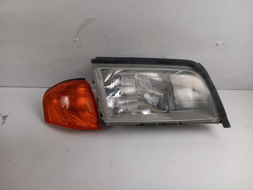 Original MERCEDES-BENZ W202 Scheinwerfer Hauptscheinwerfer Rechts A2028200261
