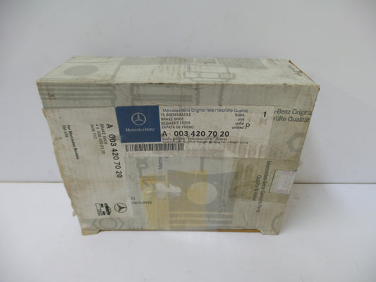 Original MERCEDES-BENZ W638 Bremsbackensatz Feststellbremse Hinten A0034207020