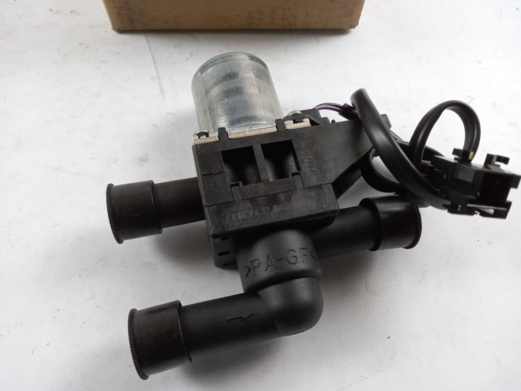 Original MERCEDES-BENZ Actros Heizungsmagnetventil A0018302184
