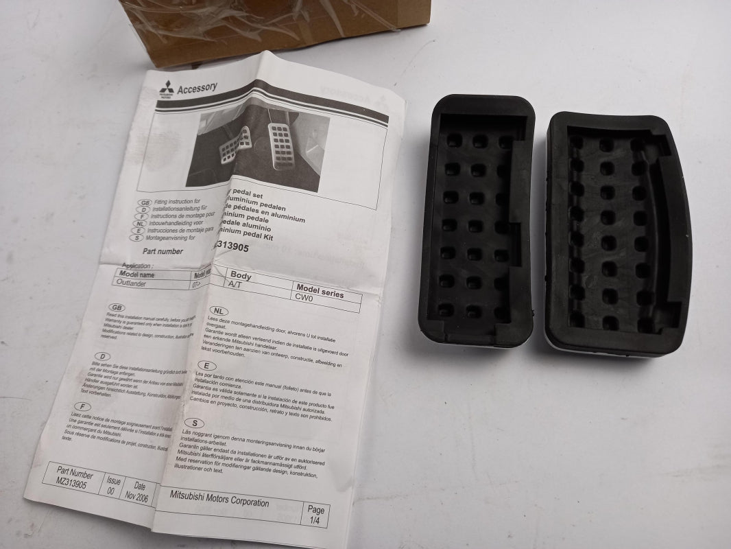 Original OE MITSUBISHI Pedalauflagen MZ313905