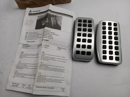 Original OE MITSUBISHI Pedalauflagen MZ313905