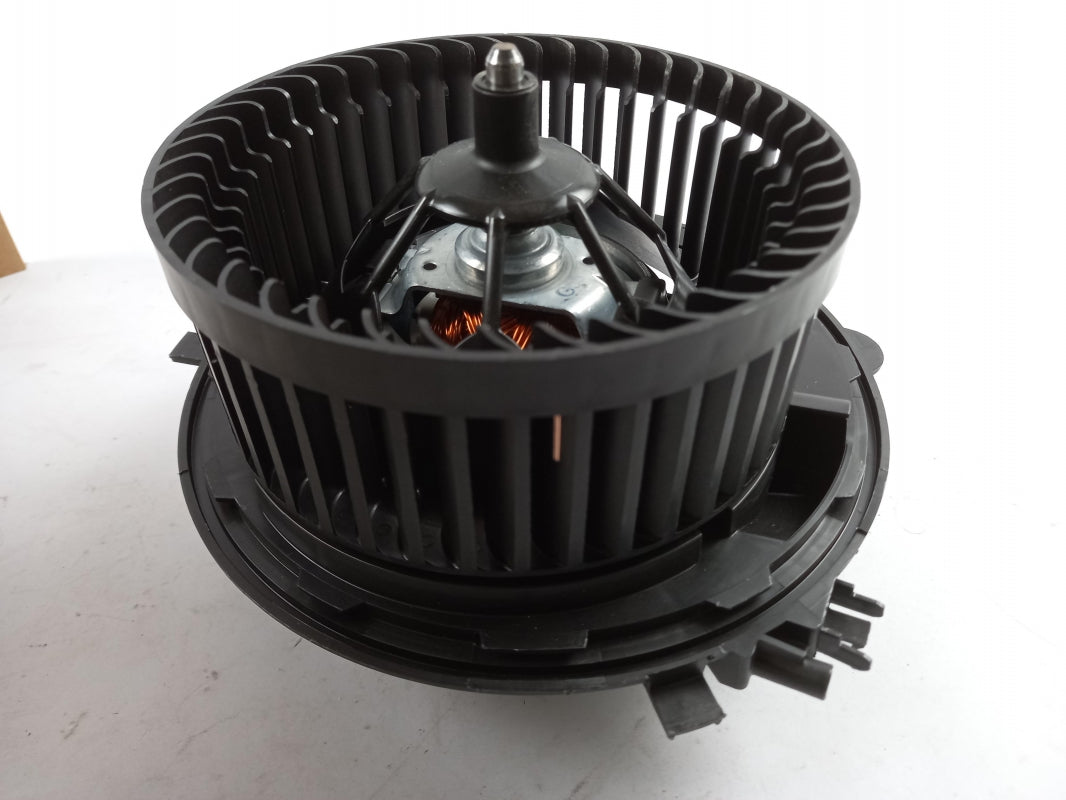 Original AUDI A3 Q3 VW Tiguan Passat SKODA Karoq Kodiaq Gebläsemotor 5WB819021A