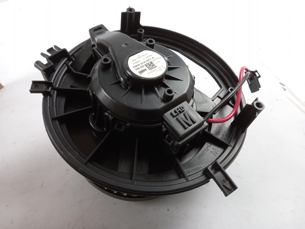 Original AUDI A3 Q3 VW Tiguan Passat SKODA Karoq Kodiaq Gebläsemotor 5WB819021A