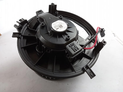 Original AUDI A3 Q3 VW Tiguan Passat SKODA Karoq Kodiaq Gebläsemotor 5WB819021A