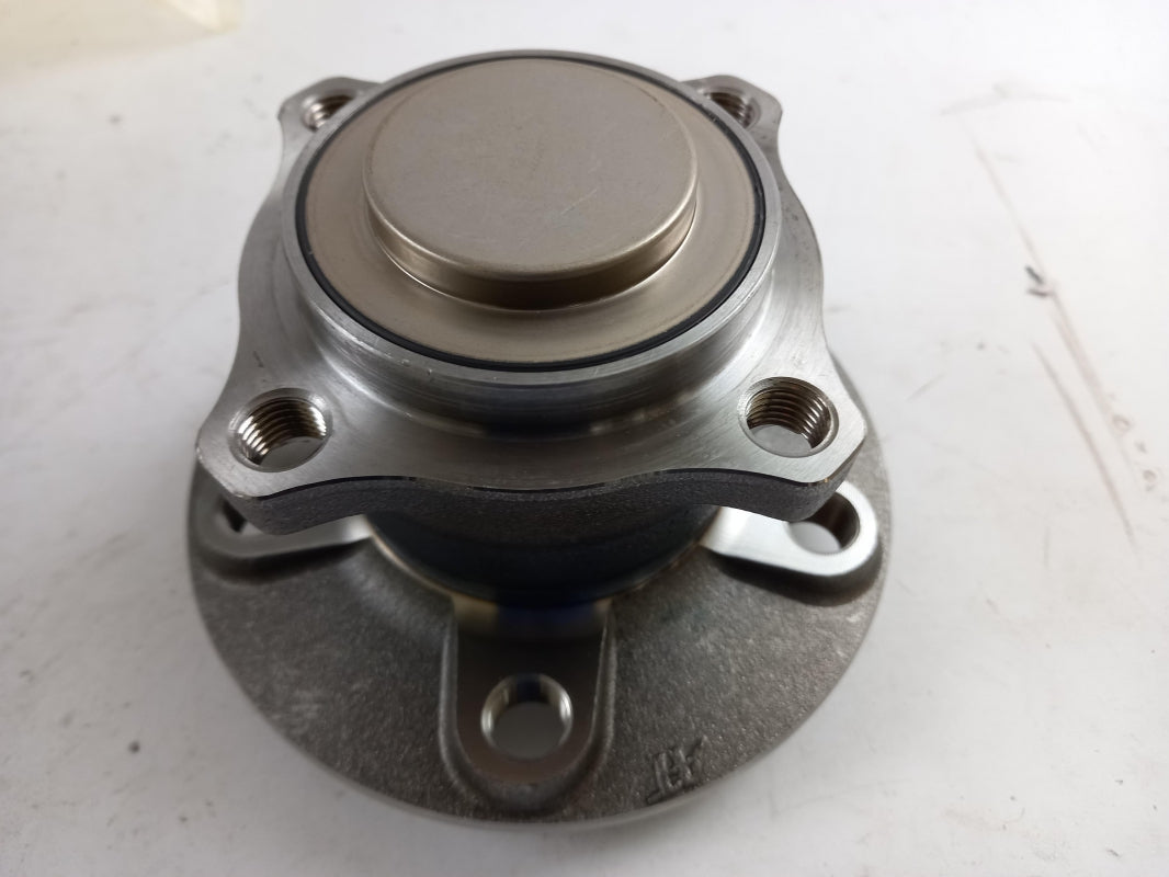 Original OE MERCEDES-BENZ Radnabe A246334000664