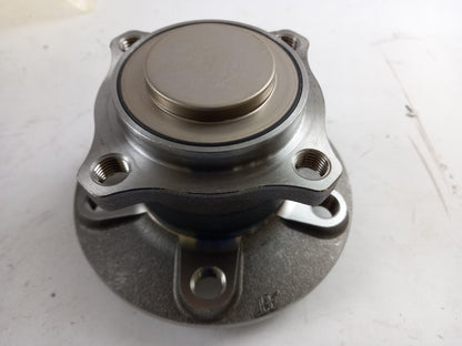 Original OE MERCEDES-BENZ Radnabe A246334000664