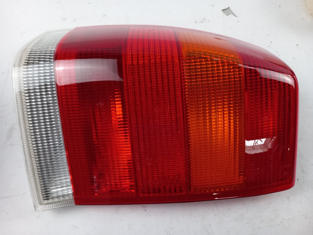 Original OPEL Omega-A 1986-1994 Heckleuchte Rückleuchte Links 90271903