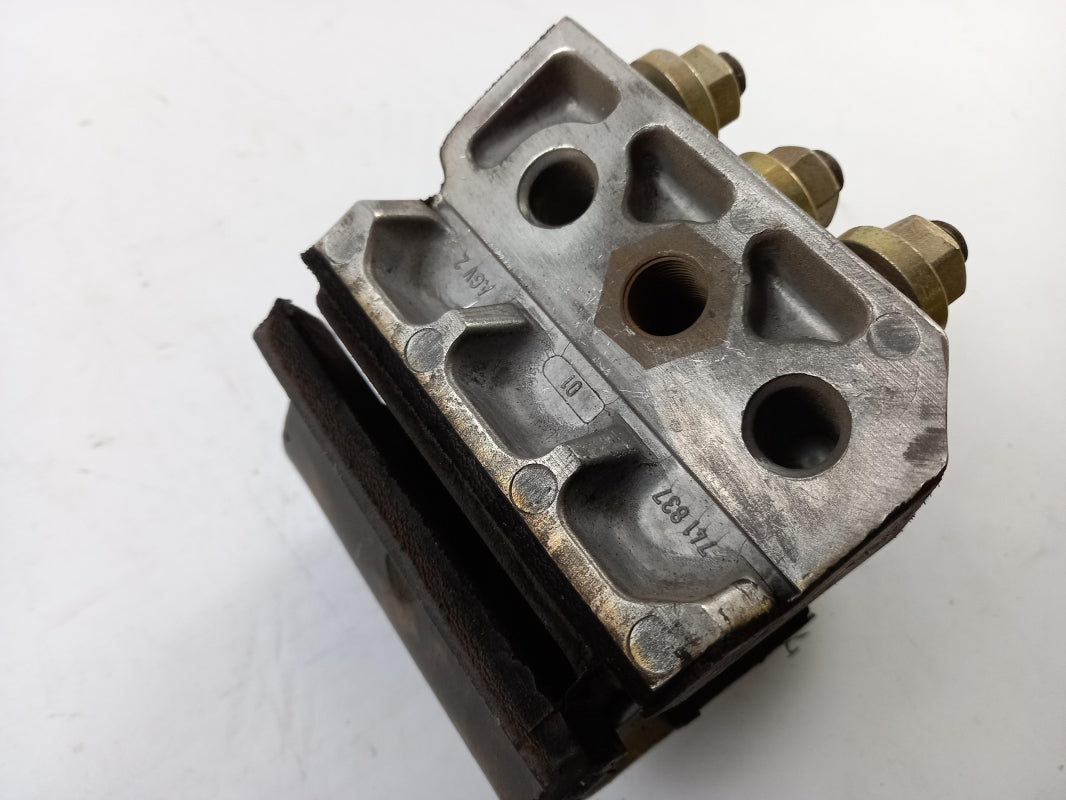 Original OE MERCEDES-BENZ Motorlager A3832401017