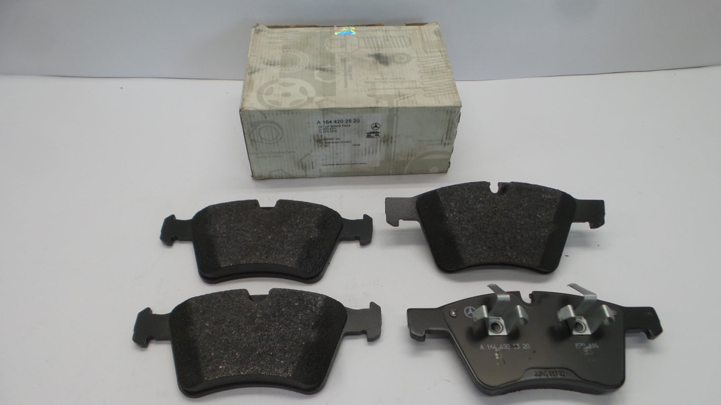 Original MERCEDES-BENZ ML W164 GL X164 W251 Bremsbeläge vorne A1644202520