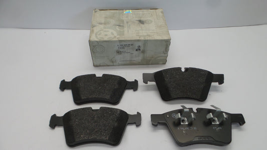 Original MERCEDES-BENZ ML W164 GL X164 W251 Bremsbeläge vorne A1644202520