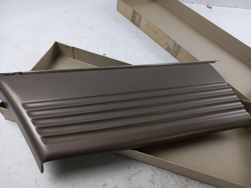 Original MERCEDES-BENZ W126 Verkleidung unten hinten rechts A12669014407174