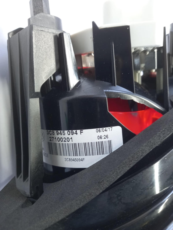 Original OE Volkswagen Heckleuchte 3C8945094F