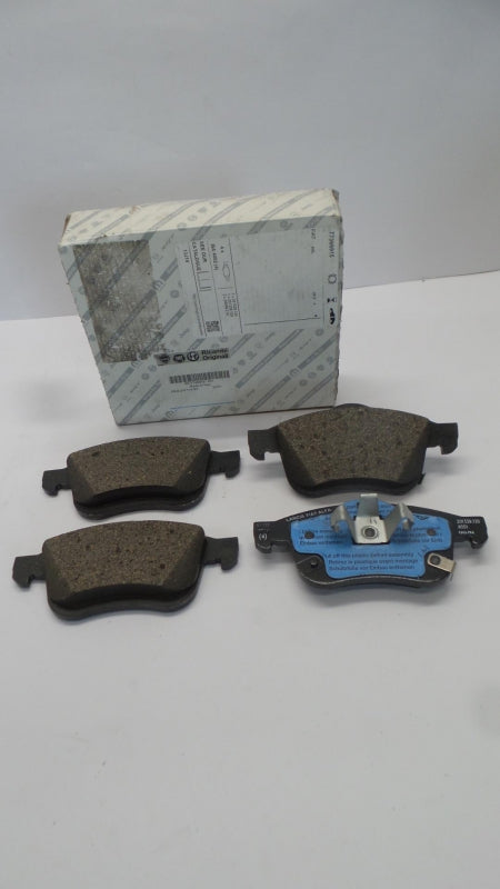 Original FIAT 500L (73 4F) '12- Bremsbeläge Bremsklötze vorne 77366915