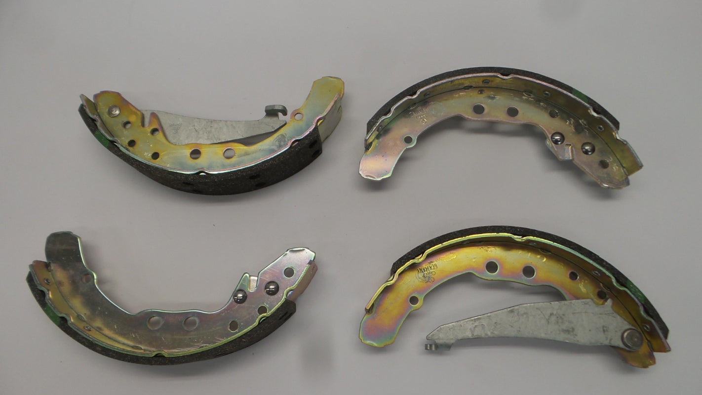 Original AUDI 80 100 VW Caddy Golf Passat brake shoe set 230X40 357698525CX 