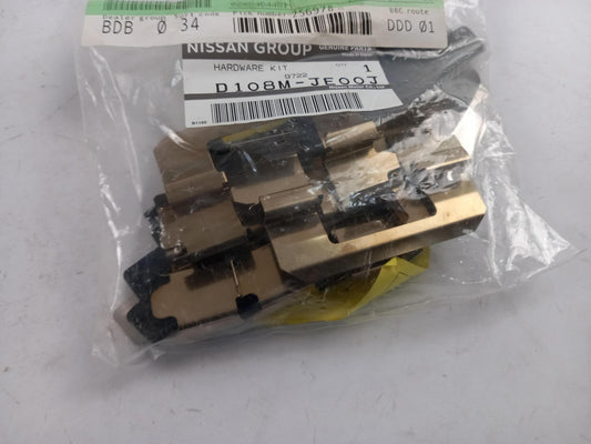 Original OE NISSAN Scheibenbremsbeläge Zubehörsatz D108MJE00J