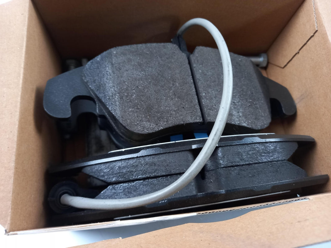Original AUDI A6 A7 Q5 Bremsbeläge vorne 4GD698151C