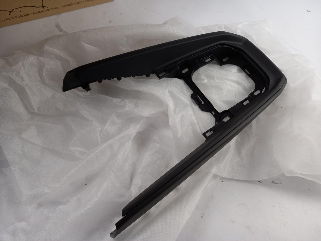 Original OE Volkswagen Mittelkonsole Teil 82B863242XCC