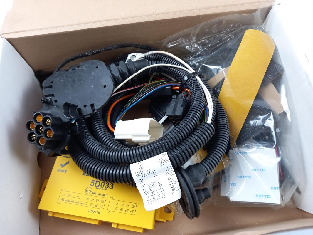 Original OE MITSUBISHI Anhängerkupplung Elektrosatz MZ314827