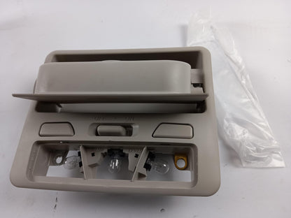 Original OE MITSUBISHI Innenleuchte 8401A206HB
