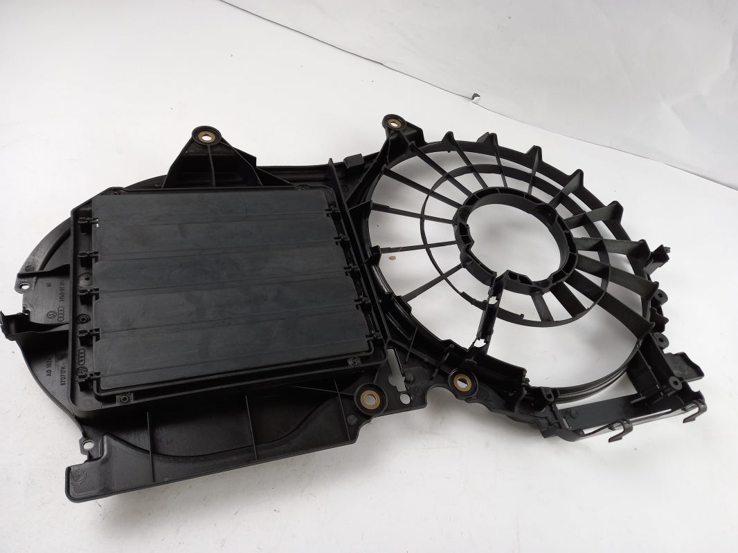 Original OE Volkswagen Lüftergehäuse 4B0121207