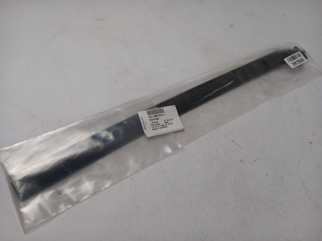 Original VW Amarok 2H Laderraum Dichtung rechts 2H7829574C