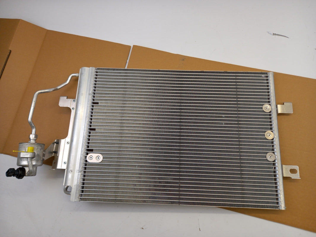 Original OE MERCEDES-BENZ Klimakondensator A1685000454