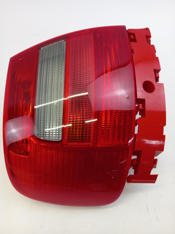 Original AUDI A4 8D Heckleuchte Rücklicht links 8D0945111D