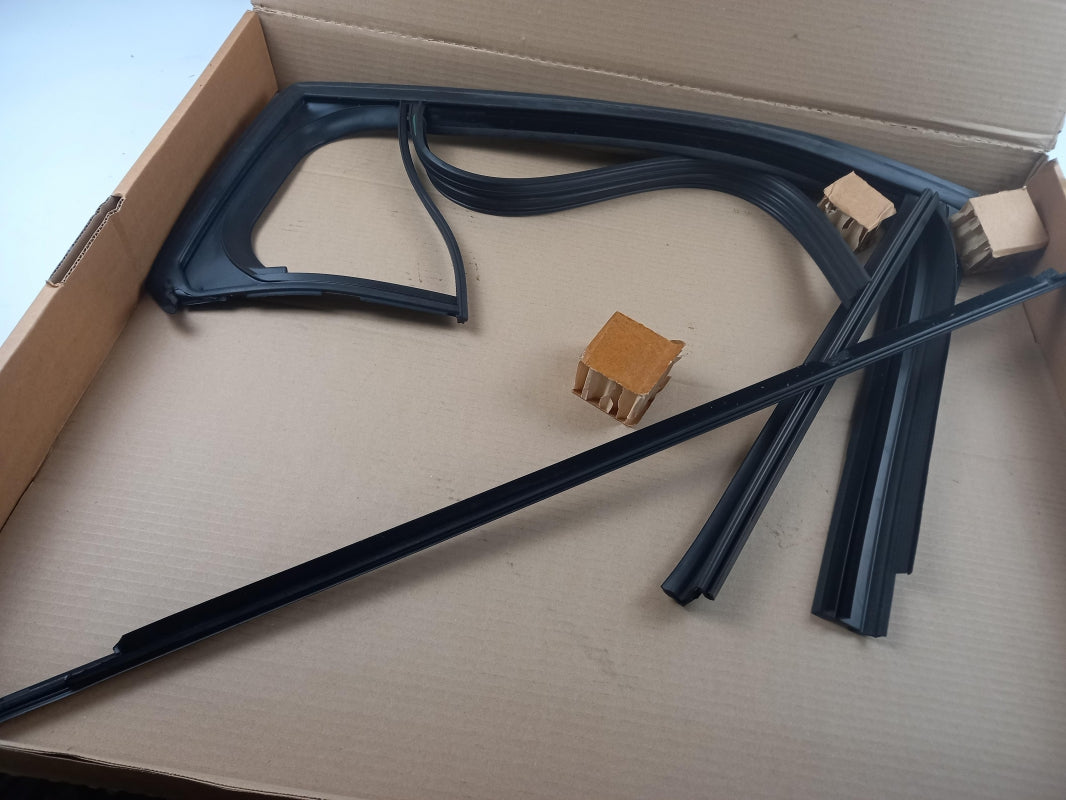 Original RENAULT Megane III Kombi Türscheiben Dichtung hinten rechts 823308094R